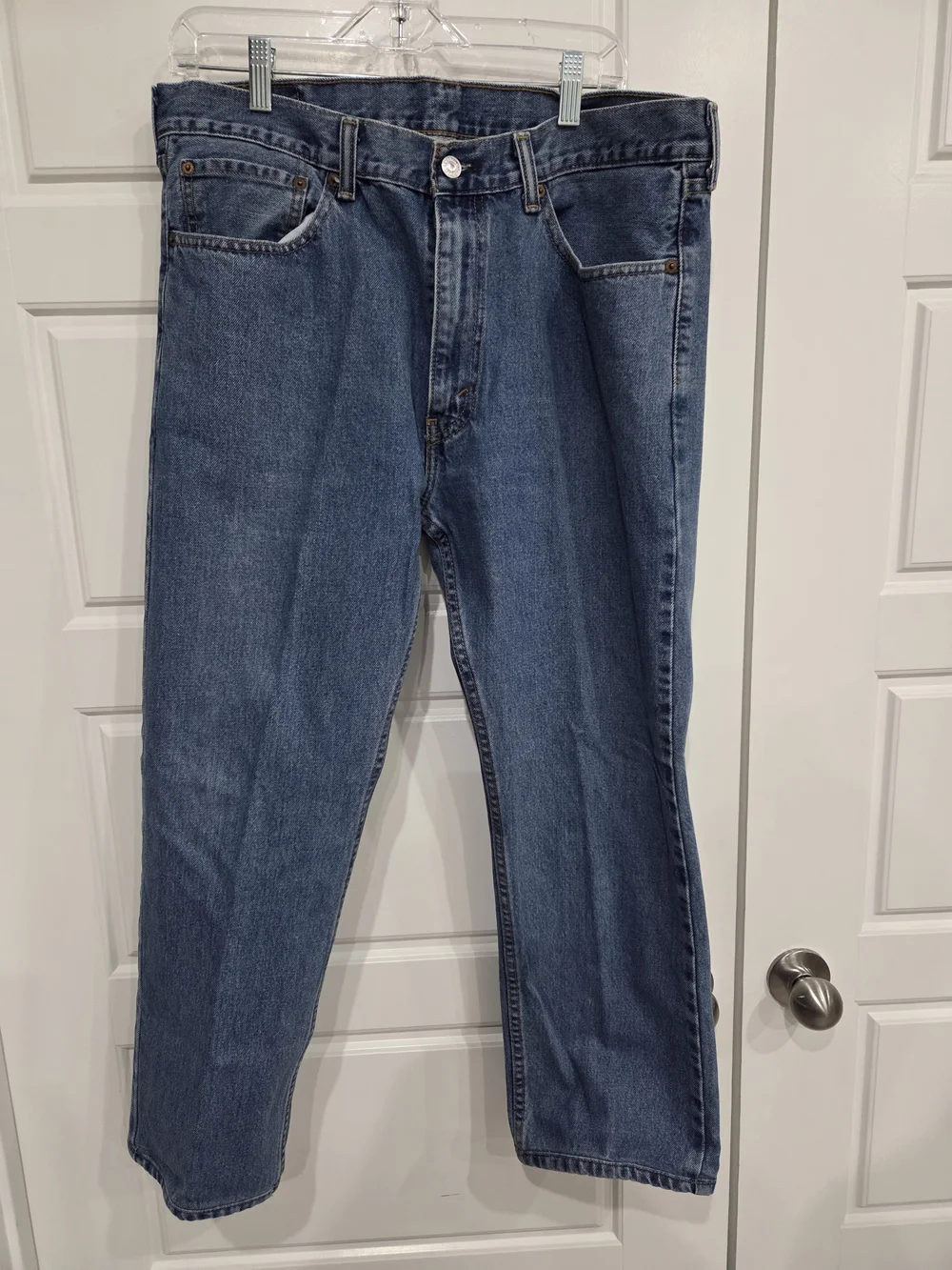 Levis Men's 505 Relaxed Fit Men's Jeans in Medium Blue Denim Size 36